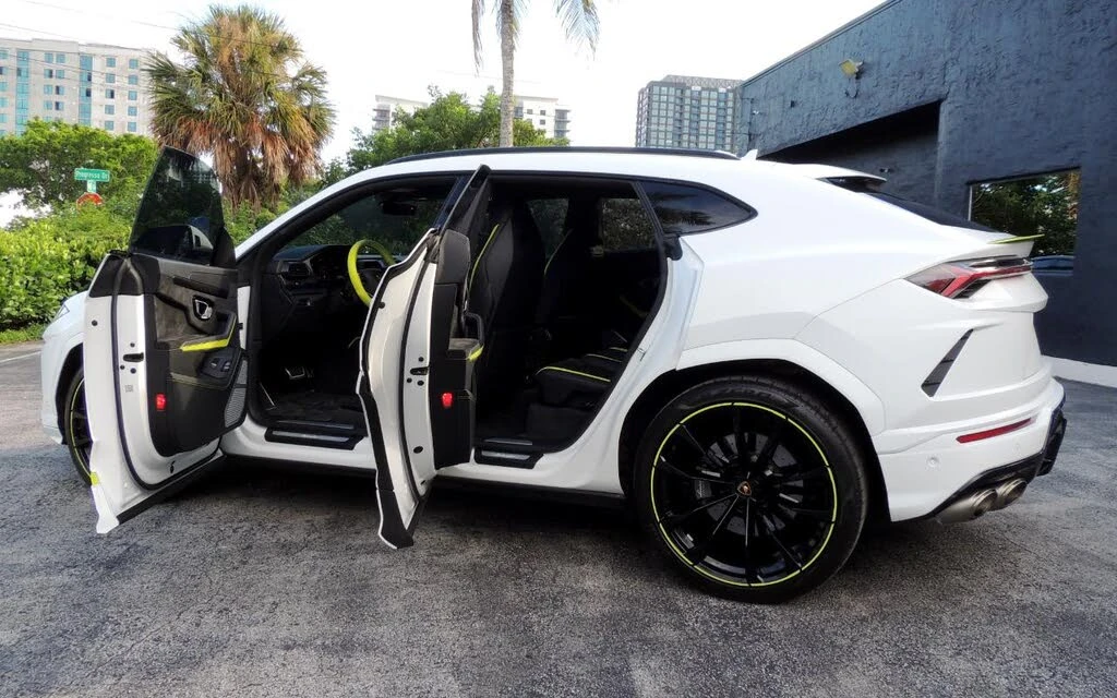 2022 Lamborghini Urus - Image 21 of 31