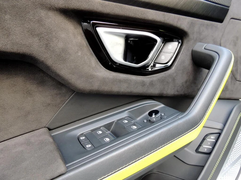 2022 Lamborghini Urus - Image 23 of 31