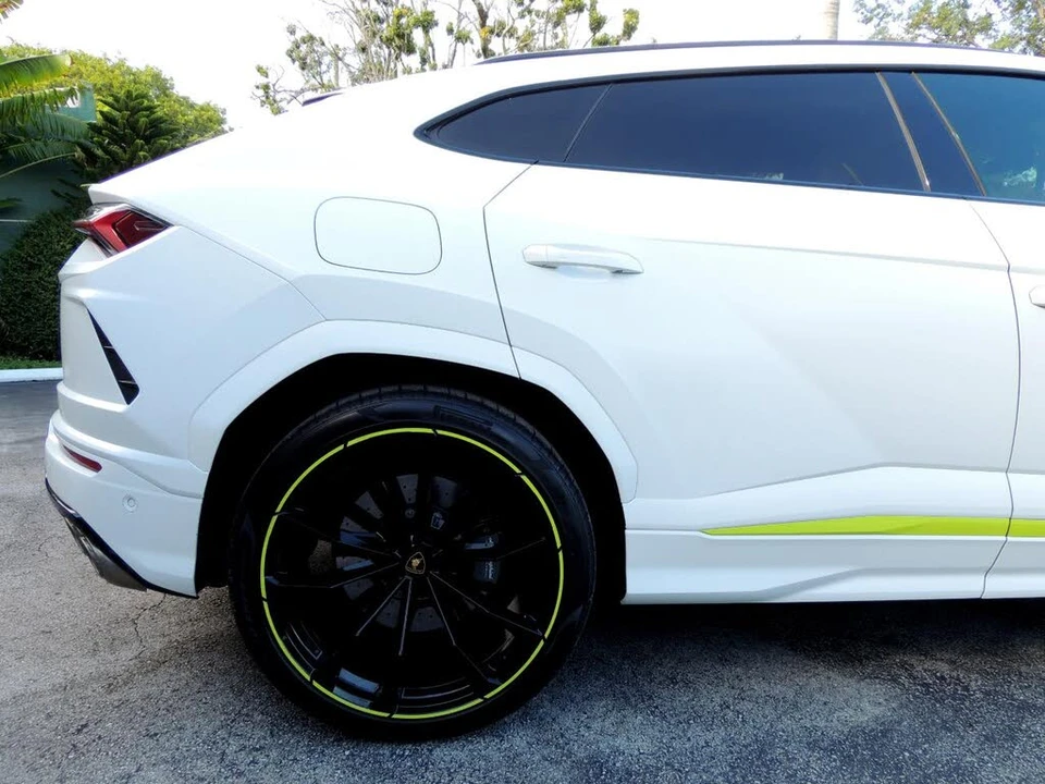 2022 Lamborghini Urus - Image 18 of 31