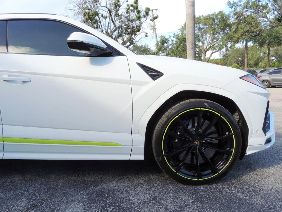 2022 Lamborghini Urus - Image 19 of 31
