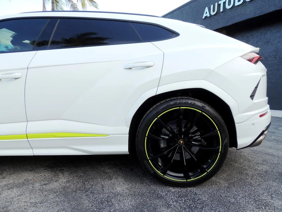 2022 Lamborghini Urus - Image 17 of 31