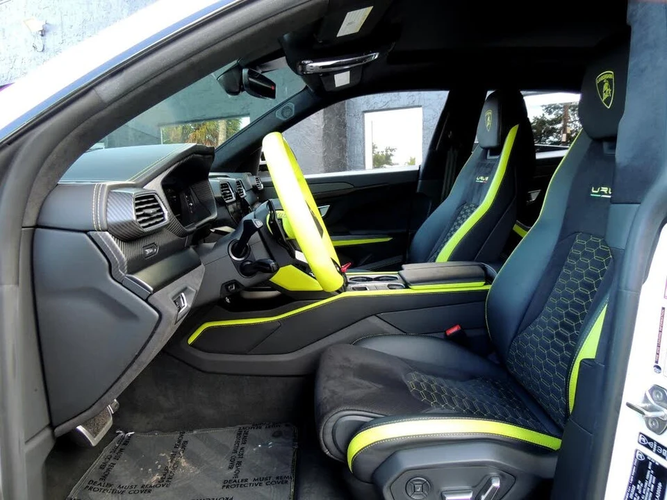2022 Lamborghini Urus - Image 24 of 31