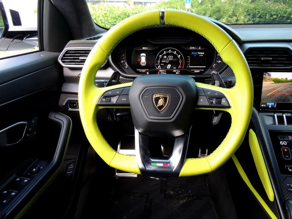 2022 Lamborghini Urus - Image 28 of 31