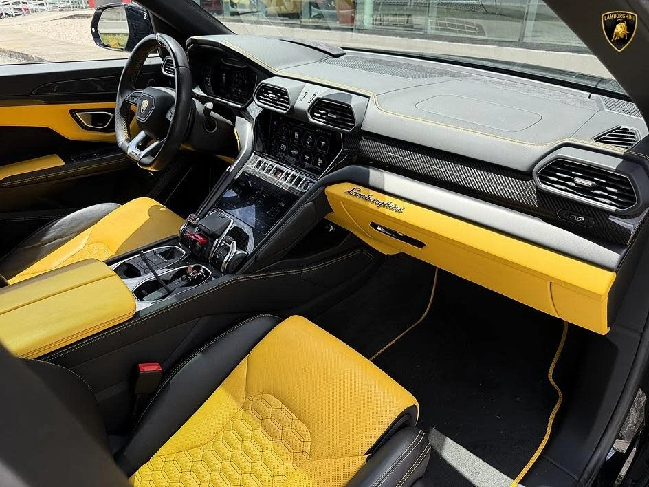 2022 Lamborghini Urus - Image 13 of 24