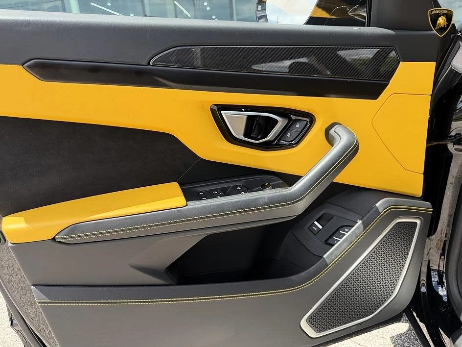 2022 Lamborghini Urus - Image 16 of 24