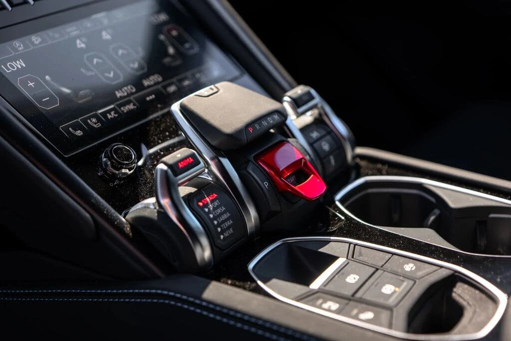 2022 Lamborghini Urus - Image 17 of 30
