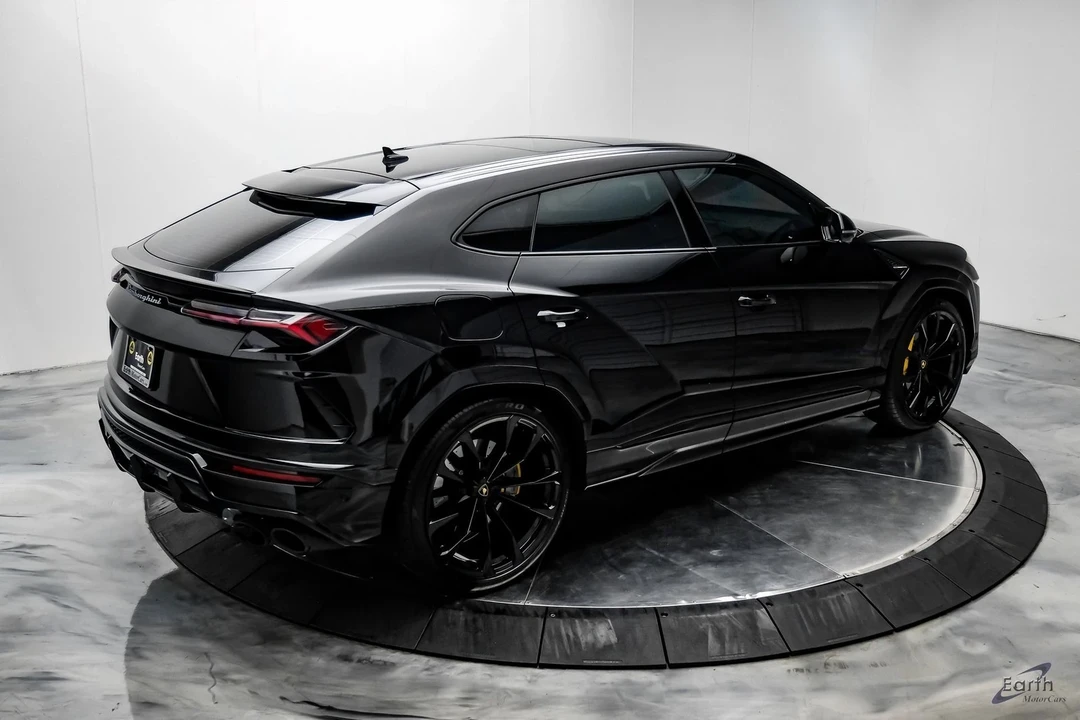 2022 Lamborghini Urus - Image 15 of 21