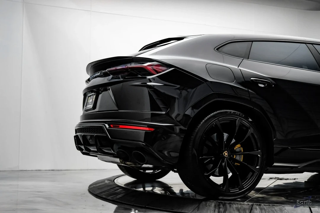 2022 Lamborghini Urus - Image 16 of 21