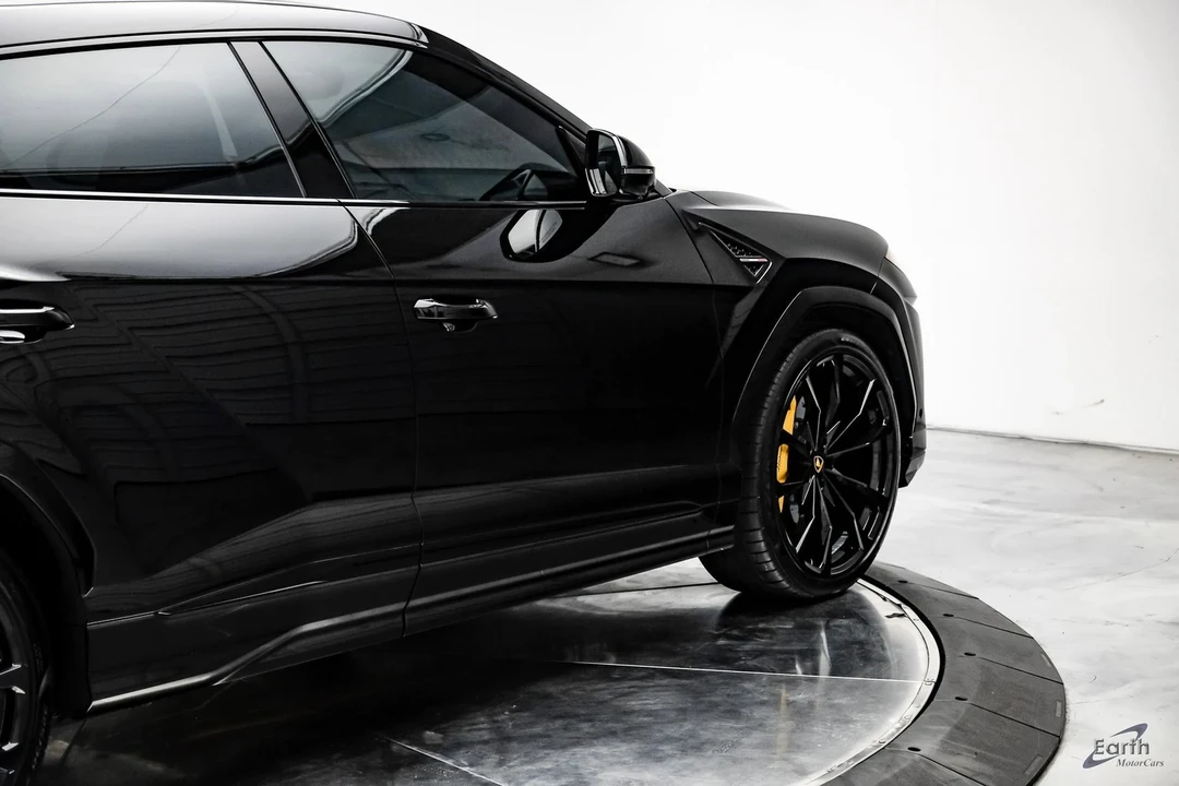 2022 Lamborghini Urus - Image 17 of 21