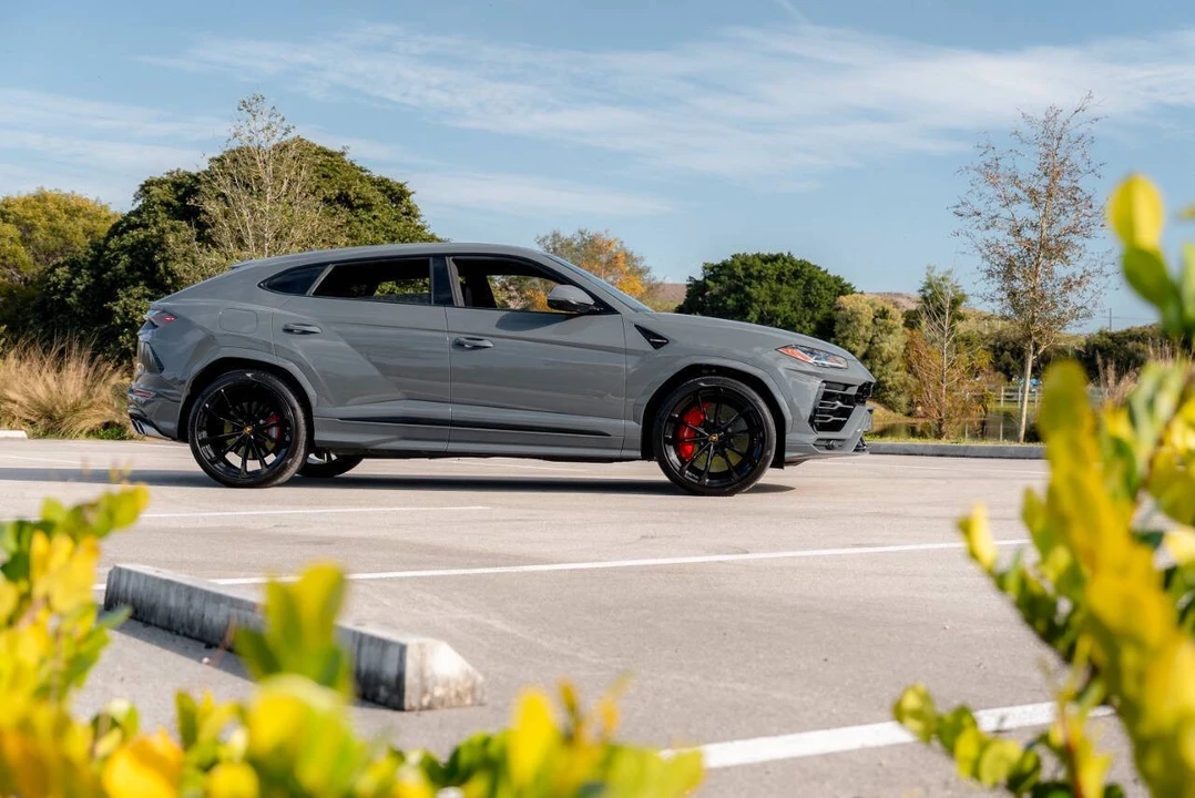 2022 Lamborghini Urus - Image 10 of 21