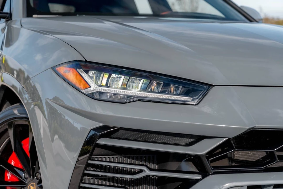 2022 Lamborghini Urus - Image 16 of 21