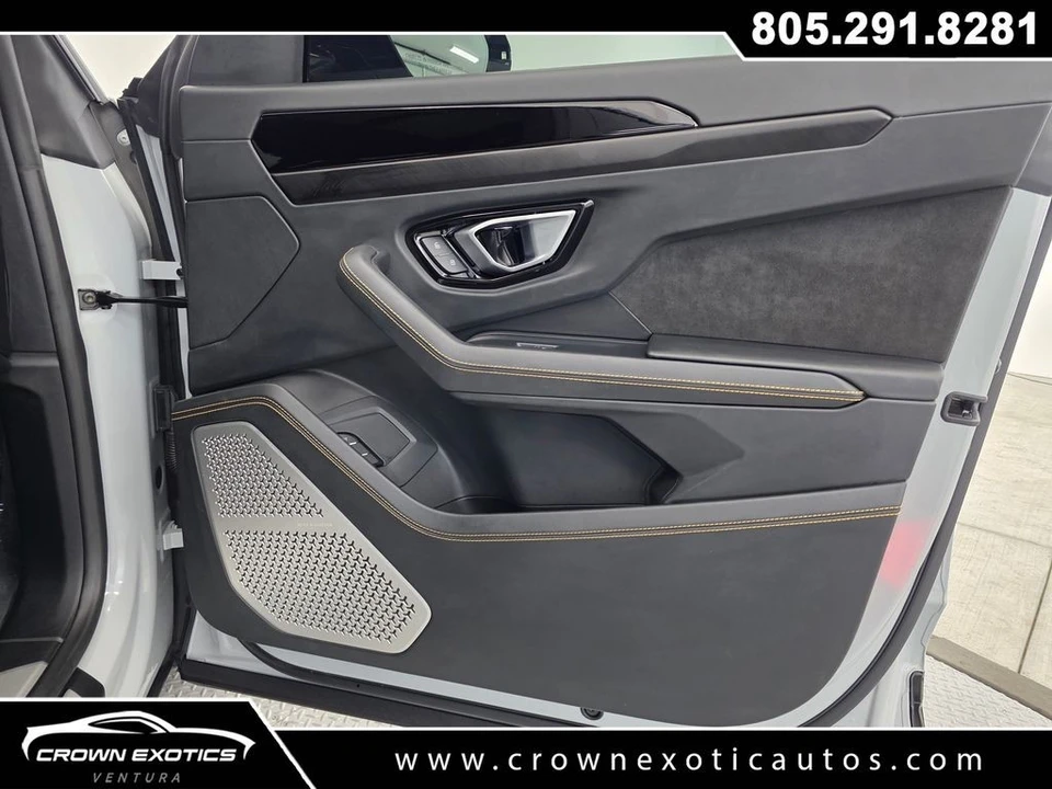 2022 Lamborghini Urus - Image 13 of 31