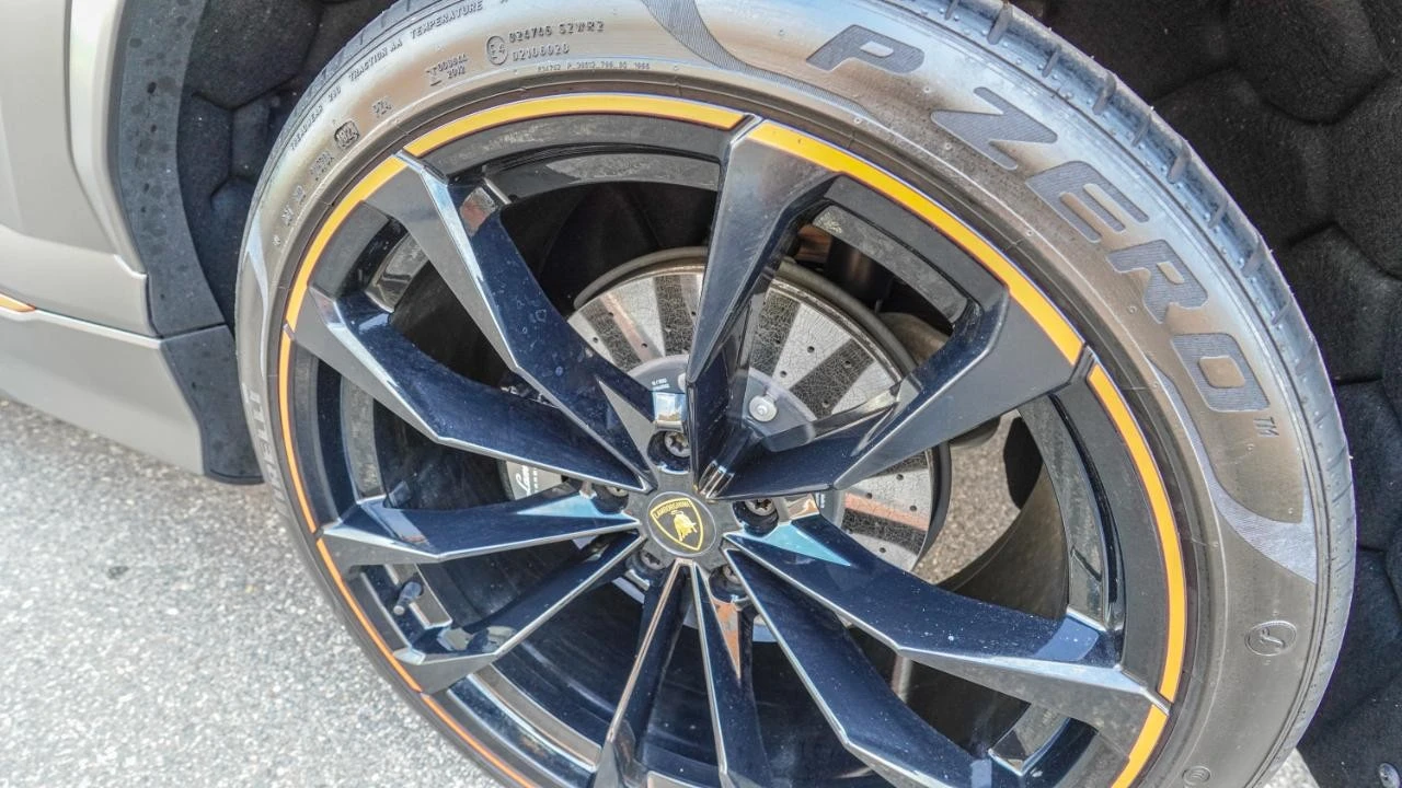 2022 Lamborghini Urus - Image 29 of 31