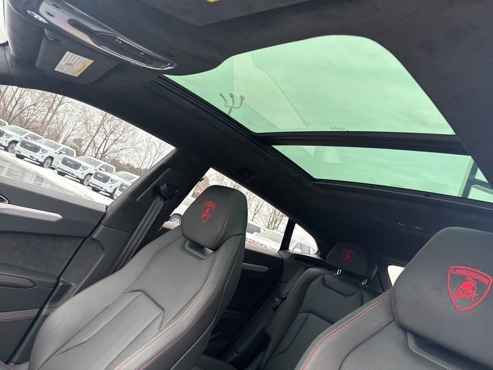 2022 Lamborghini Urus - Image 10 of 12