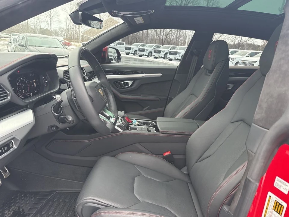 2022 Lamborghini Urus - Image 9 of 12
