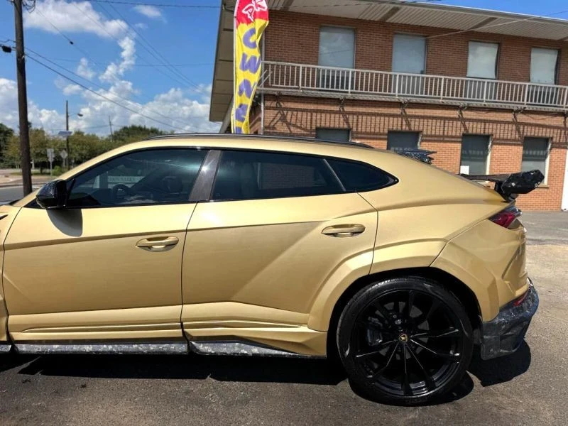 2022 Lamborghini Urus - Image 9 of 12