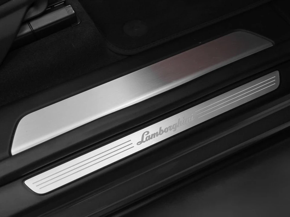 2022 Lamborghini Urus - Image 18 of 31