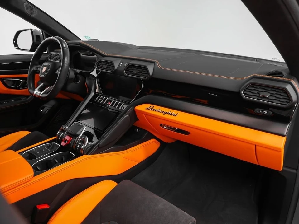 2022 Lamborghini Urus - Image 24 of 31