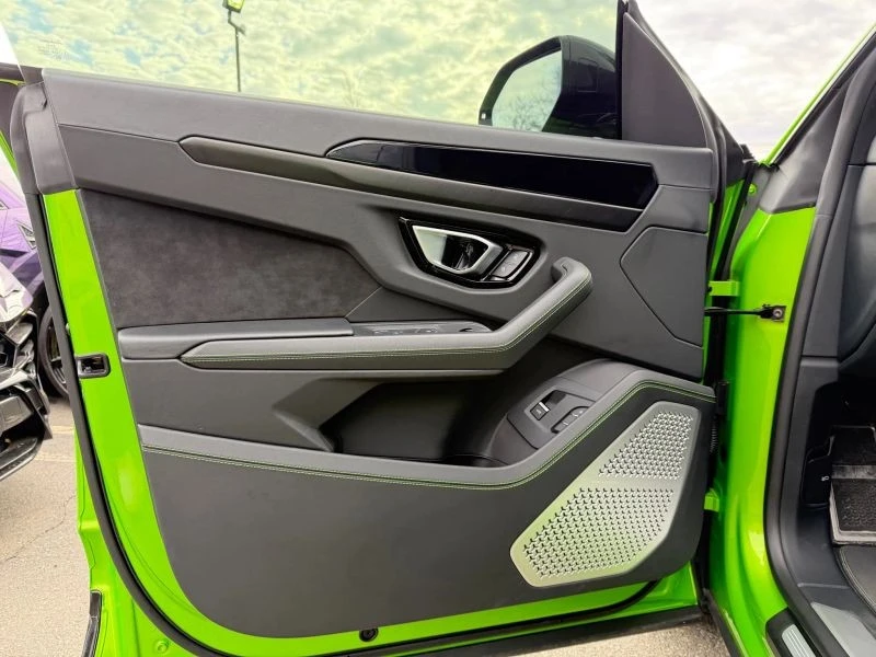2022 Lamborghini Urus - Image 8 of 12
