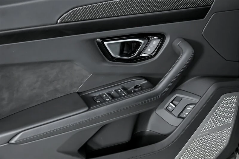 2022 Lamborghini Urus - Image 18 of 21