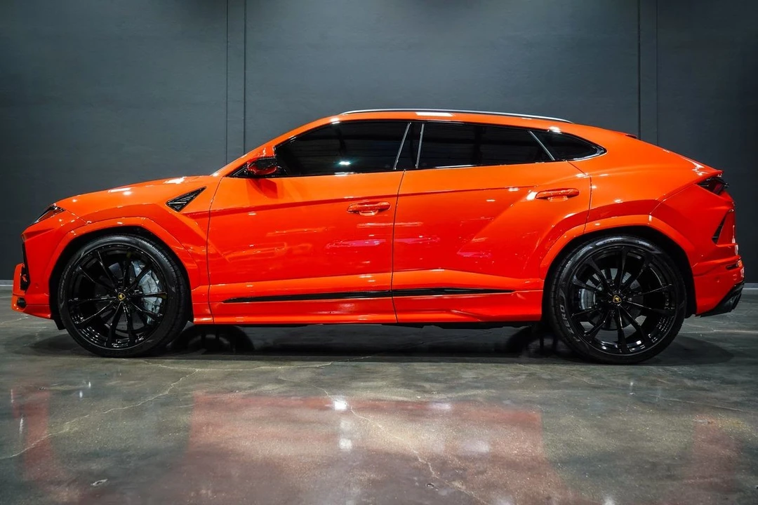 2022 Lamborghini Urus - Image 2 of 21