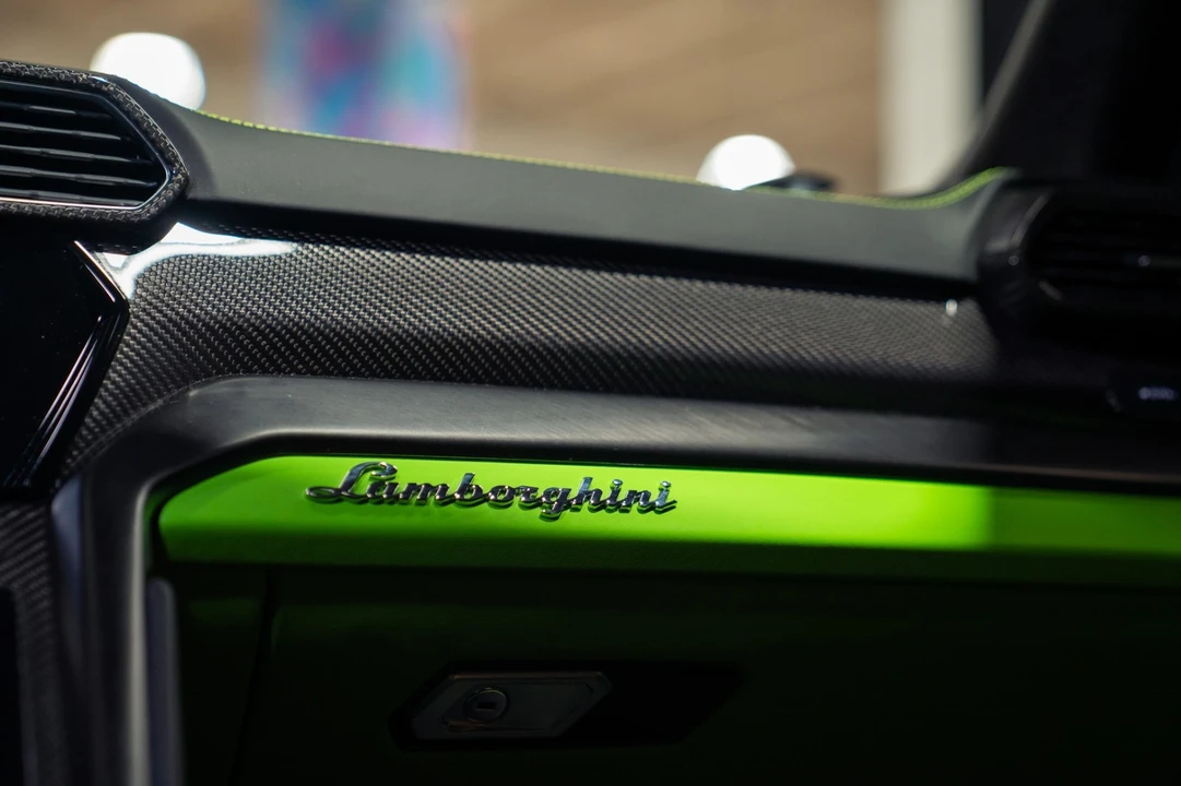 2022 Lamborghini Urus - Image 12 of 31