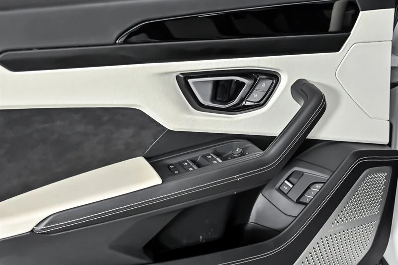 2022 Lamborghini Urus - Image 14 of 31