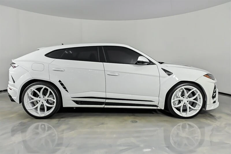 2022 Lamborghini Urus - Image 11 of 31