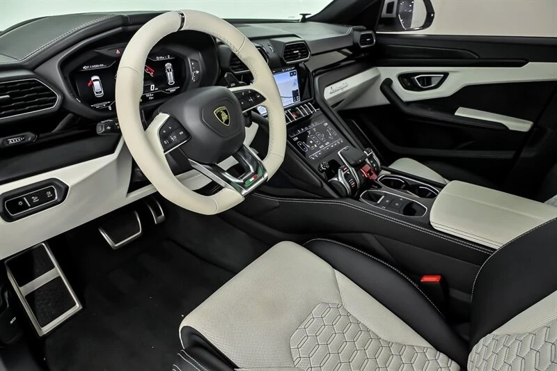 2022 Lamborghini Urus - Image 17 of 31