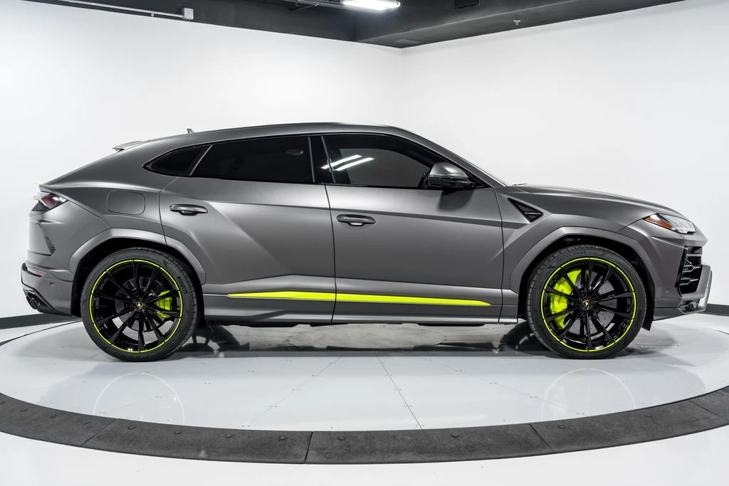 2022 Lamborghini Urus - Image 2 of 31