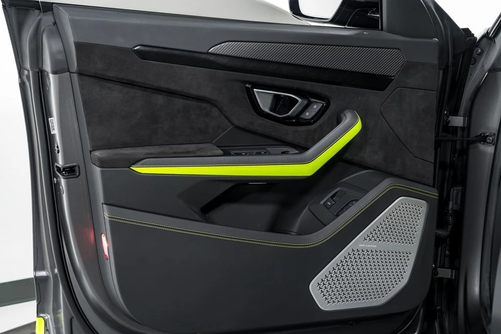 2022 Lamborghini Urus - Image 9 of 31