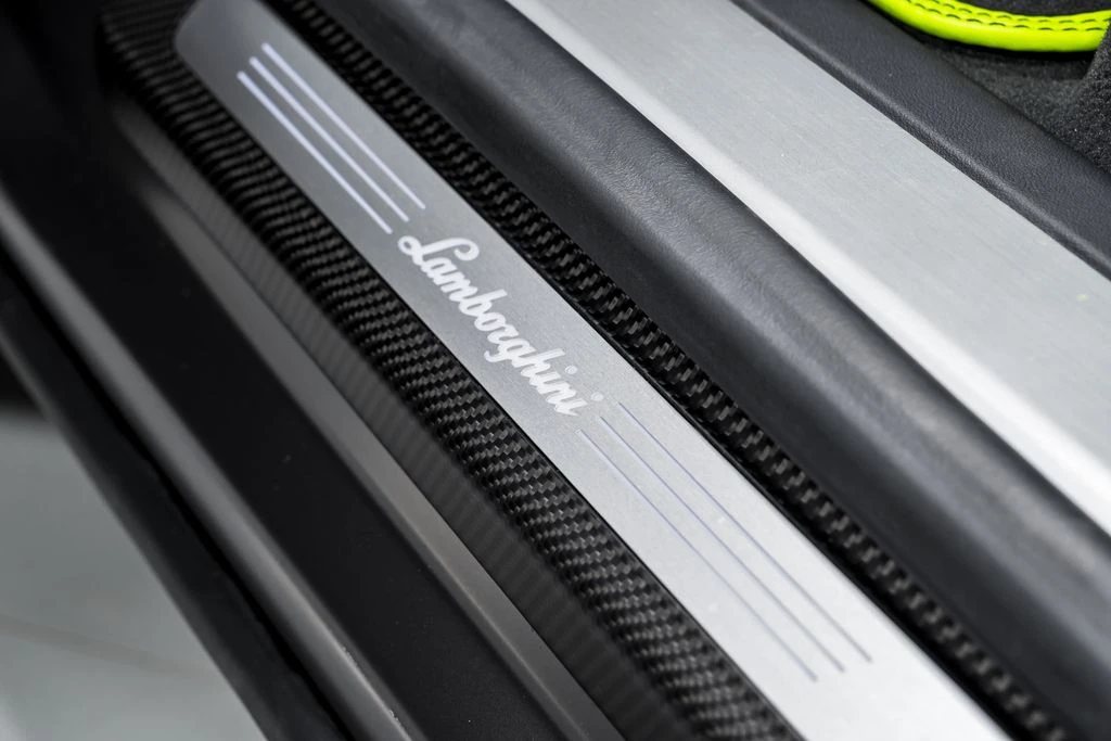 2022 Lamborghini Urus - Image 12 of 31