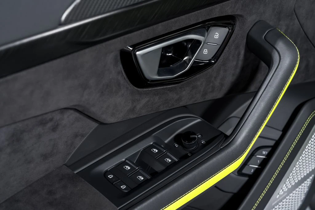 2022 Lamborghini Urus - Image 10 of 31