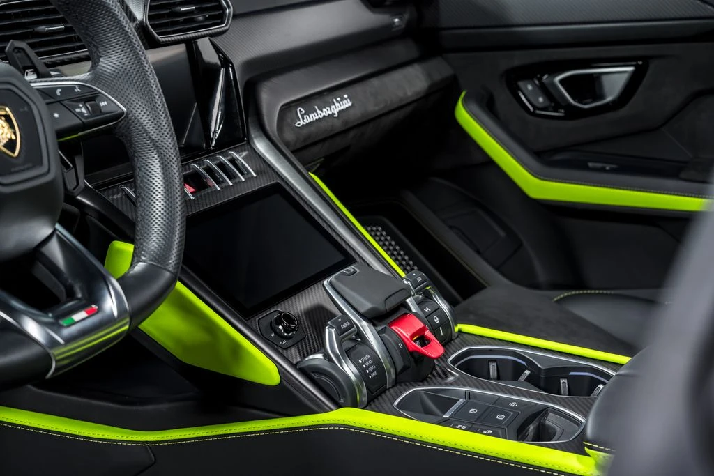 2022 Lamborghini Urus - Image 24 of 31