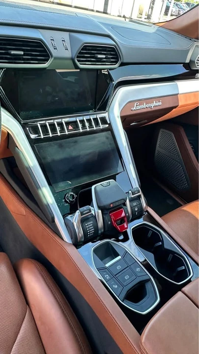 2022 Lamborghini Urus - Image 8 of 9