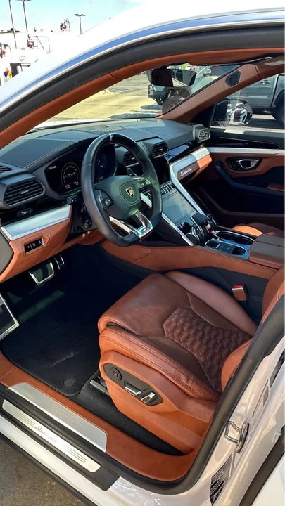 2022 Lamborghini Urus - Image 4 of 9