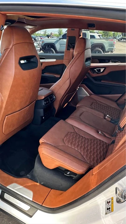 2022 Lamborghini Urus - Image 6 of 9