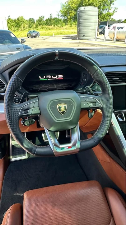 2022 Lamborghini Urus - Image 7 of 9