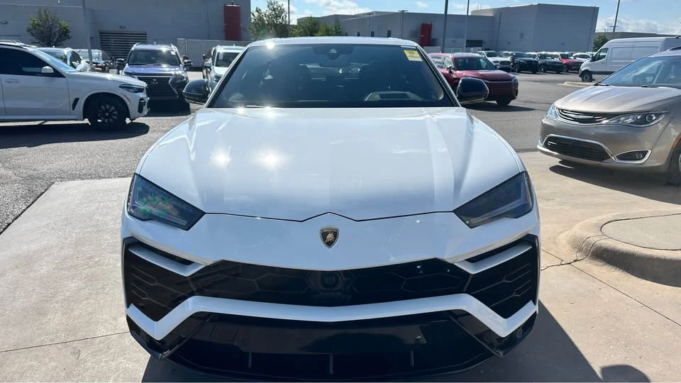 2022 Lamborghini Urus - Image 2 of 9