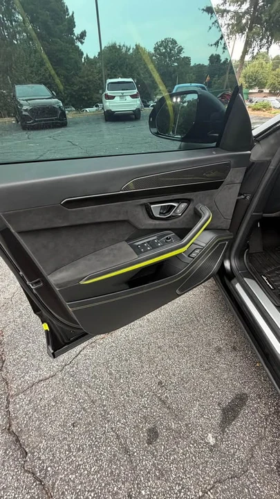 2022 Lamborghini Urus - Image 8 of 15