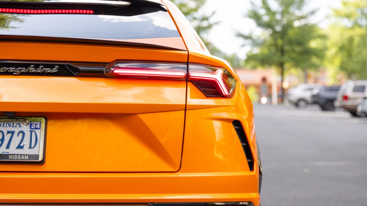 2022 Lamborghini Urus - Image 17 of 31