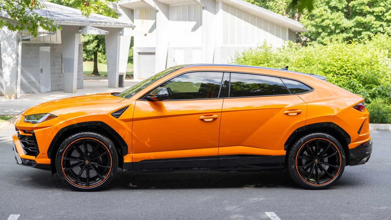 2022 Lamborghini Urus - Image 9 of 31
