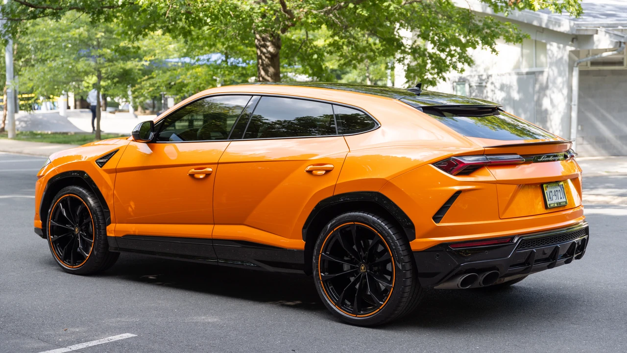 2022 Lamborghini Urus - Image 8 of 31