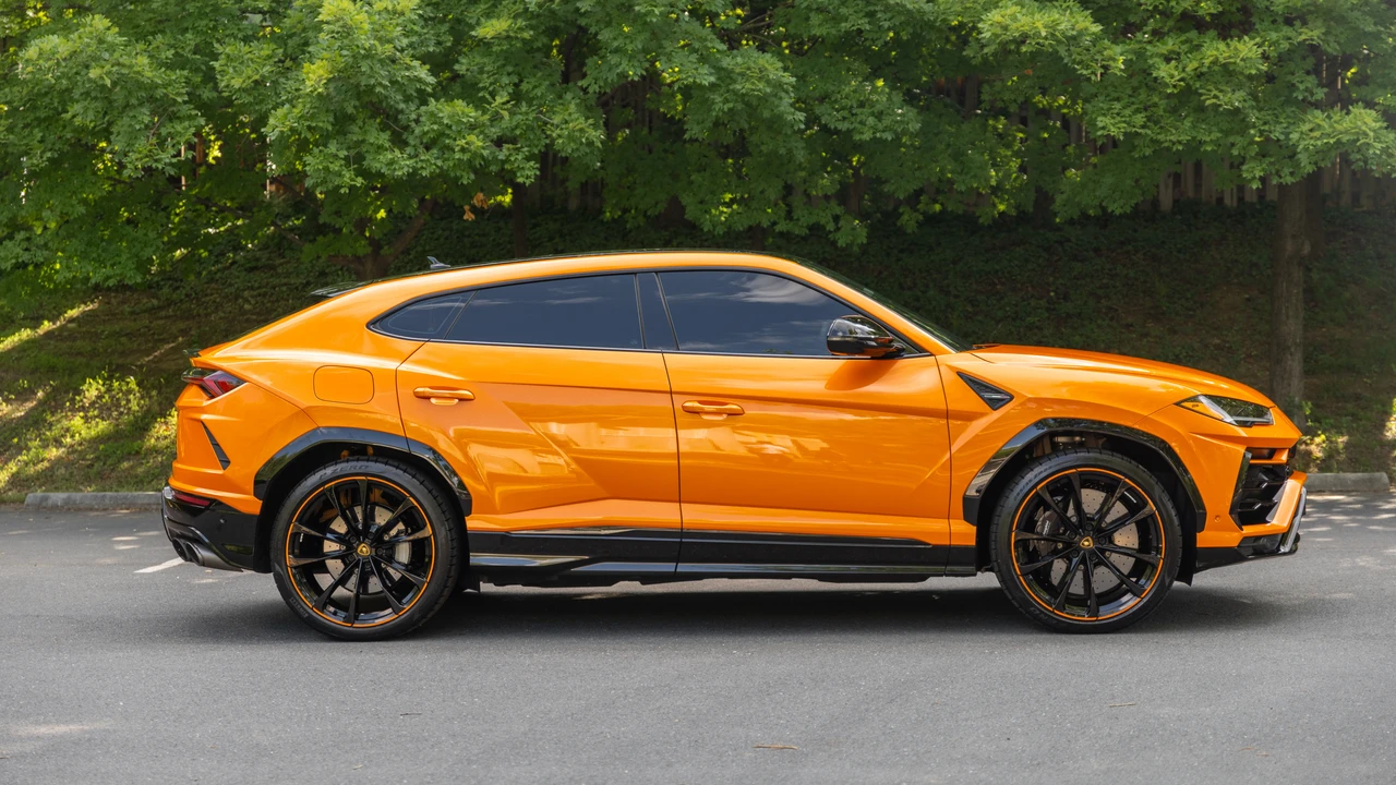 2022 Lamborghini Urus - Image 5 of 31