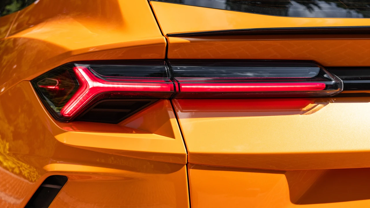 2022 Lamborghini Urus - Image 17 of 31