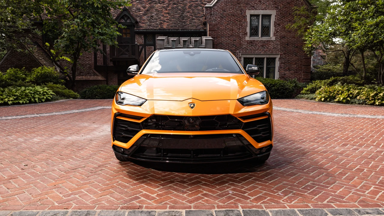 2022 Lamborghini Urus - Image 2 of 31