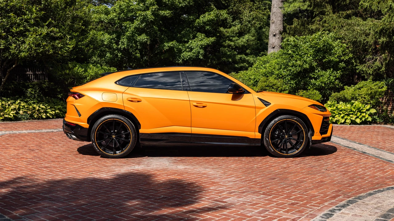 2022 Lamborghini Urus - Image 4 of 31