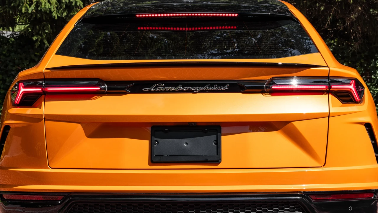 2022 Lamborghini Urus - Image 16 of 31