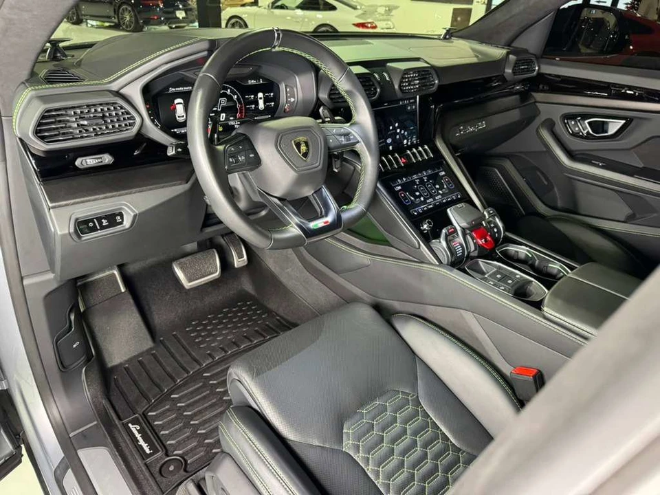 2022 Lamborghini Urus - Image 9 of 12