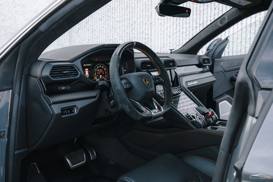 2022 Lamborghini Urus - Image 2 of 21